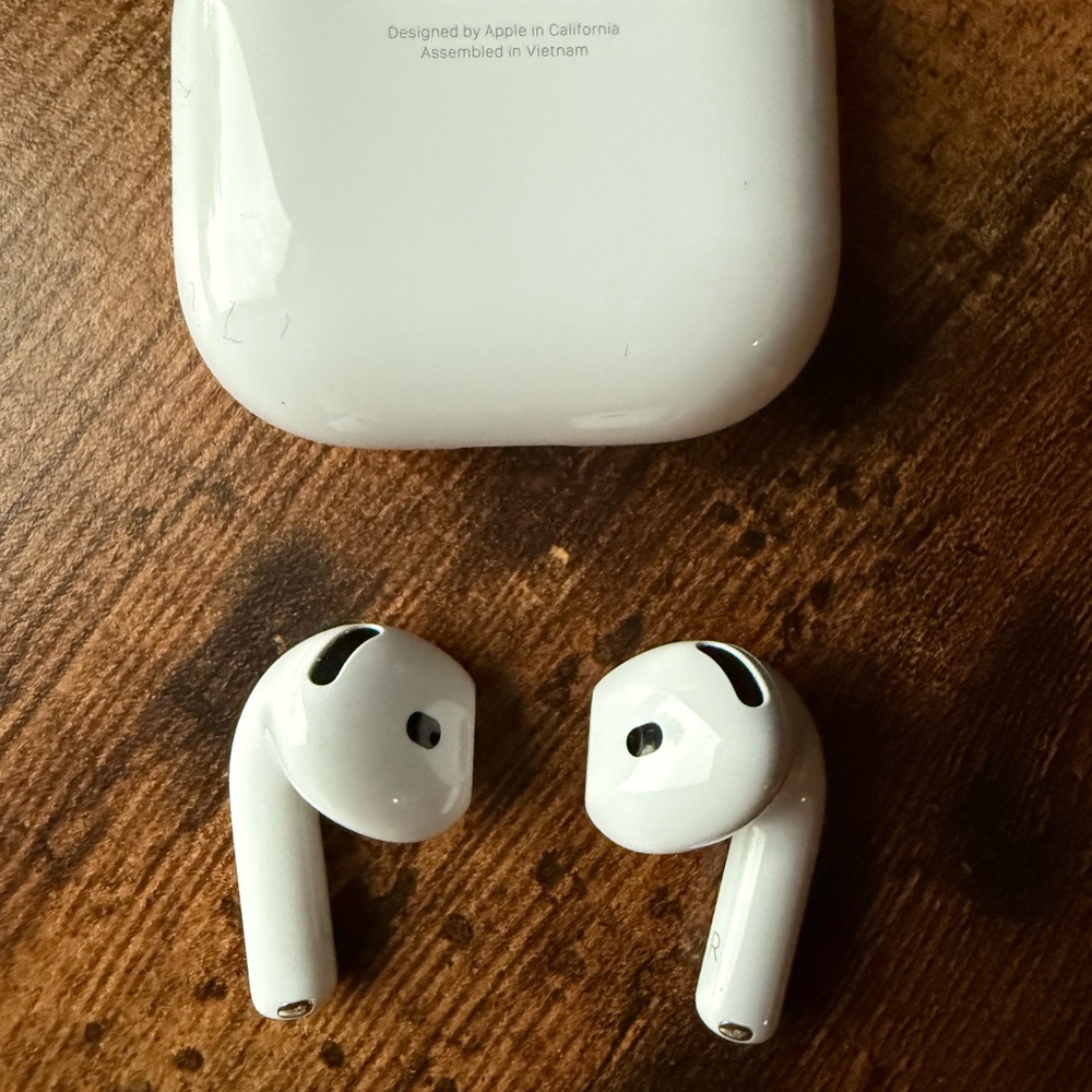 Apple AirPods 4 with ANC (Active Noise Cancellation)
